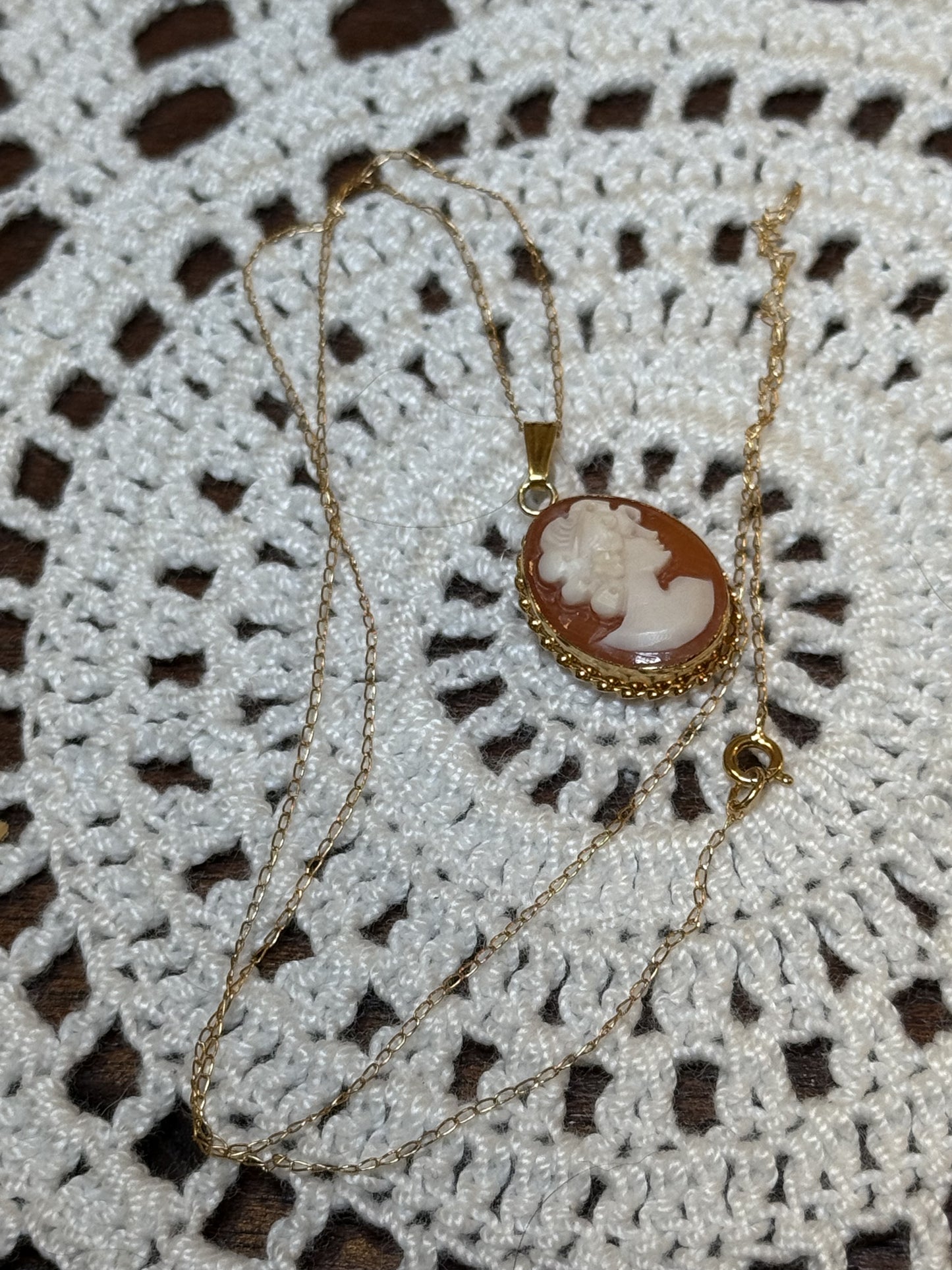 Vintage Solid 14K Gold Dainty Cameo Necklace