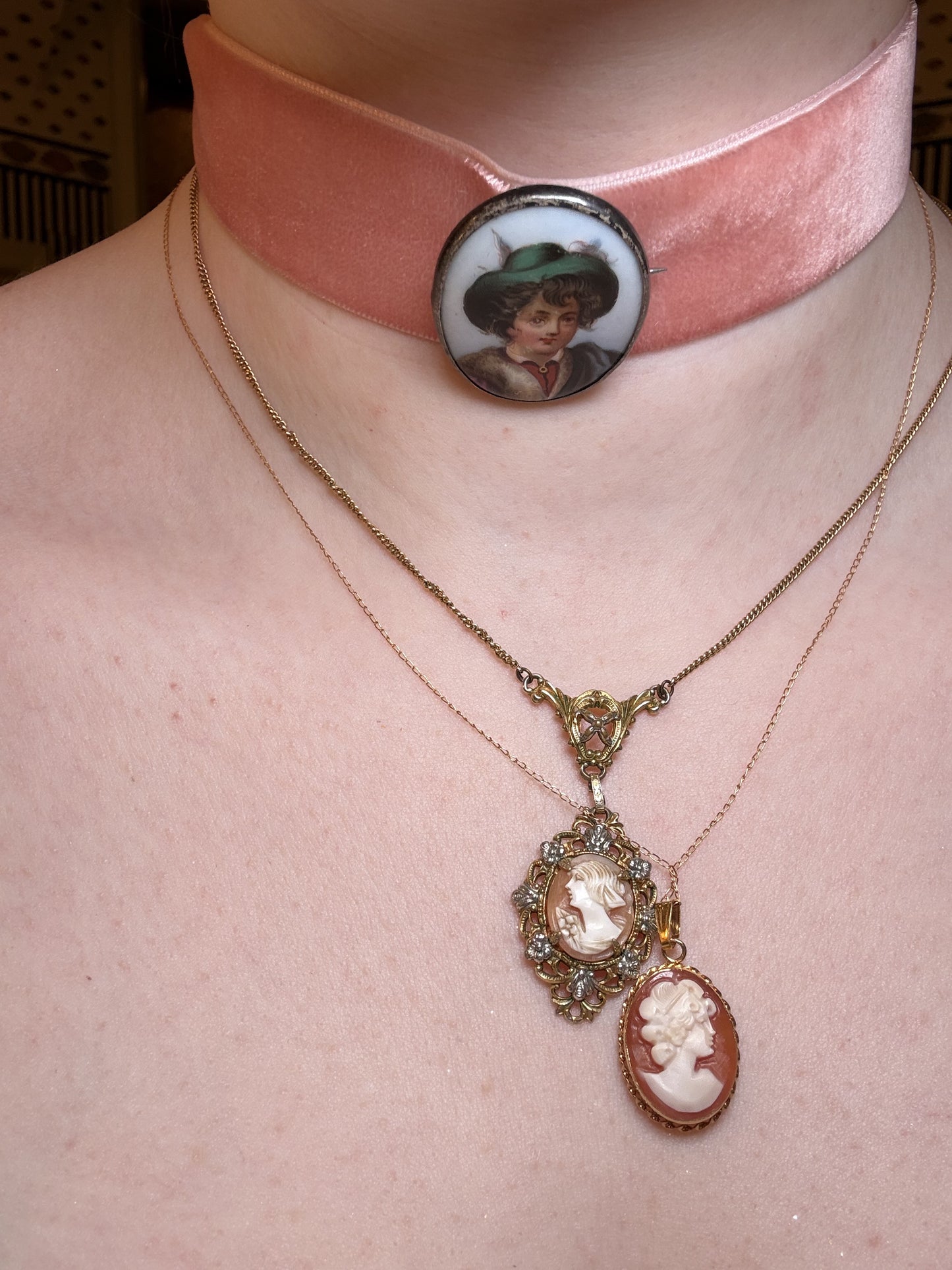 Vintage Solid 14K Gold Dainty Cameo Necklace