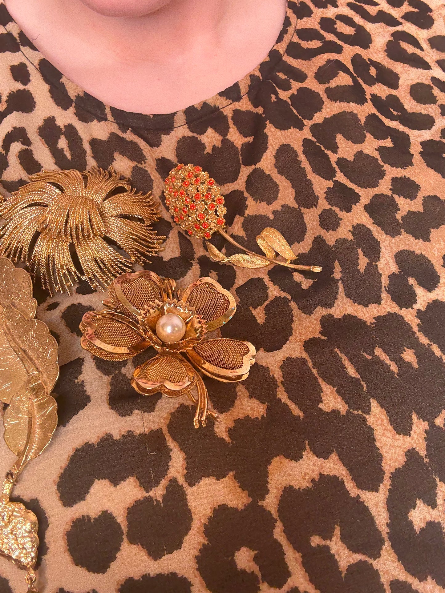 Vintage Midcentury Gold Pearl Flower Brooch