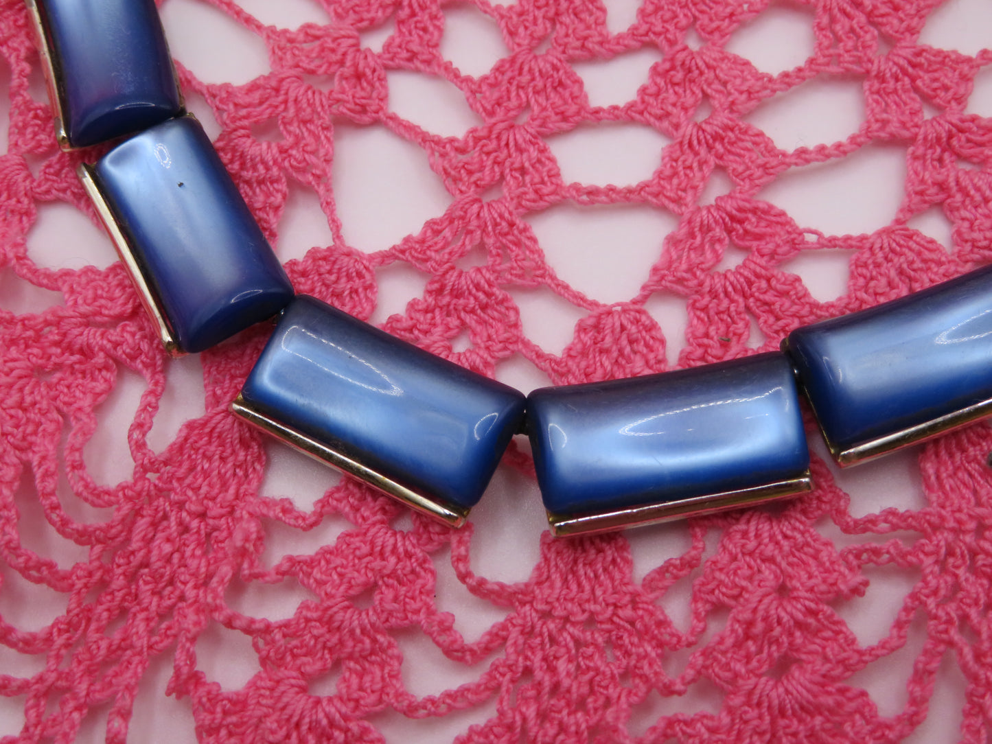Vintage Thermoset Brilliant Blue Cabochon Necklace