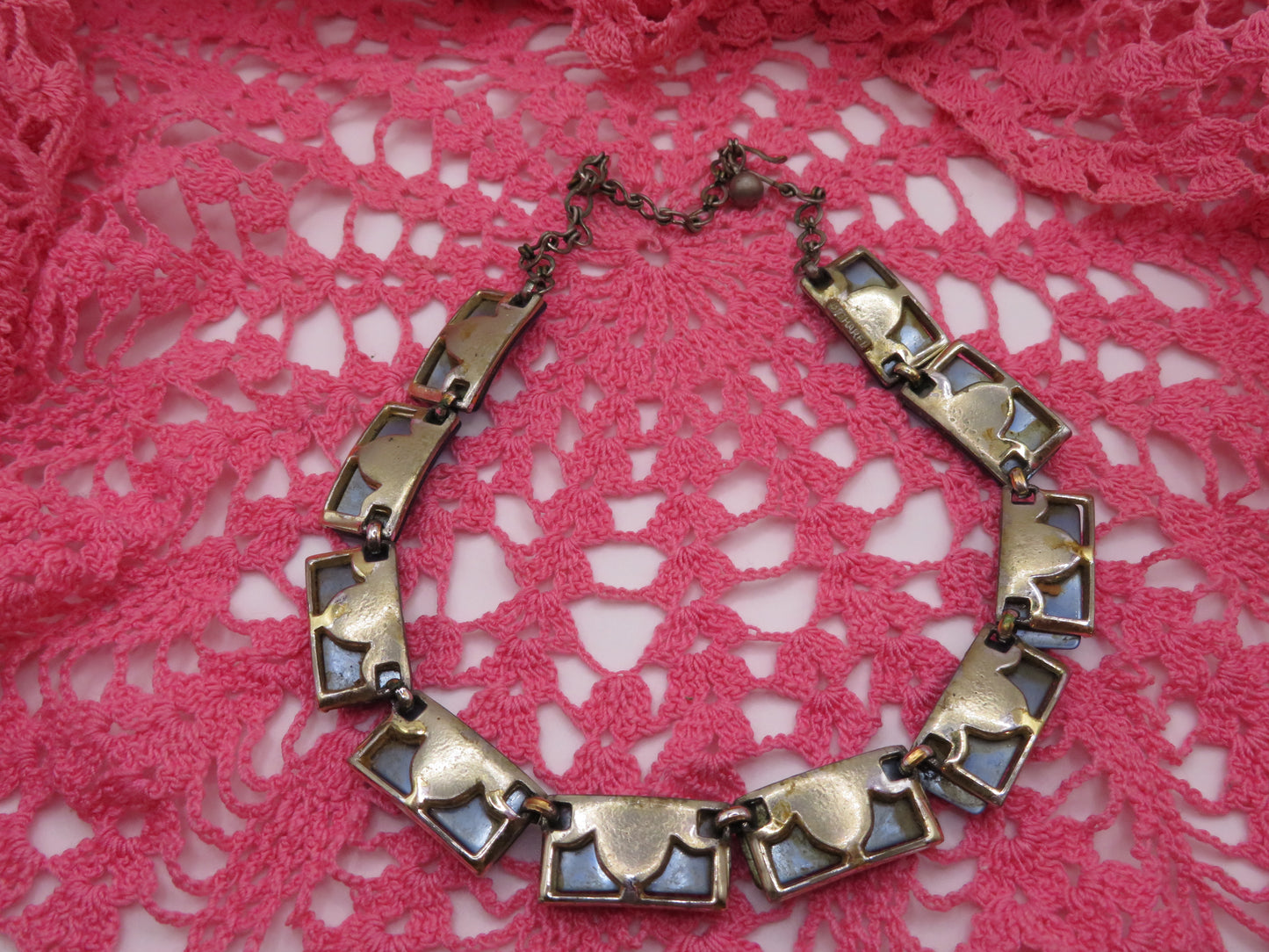 Vintage Thermoset Brilliant Blue Cabochon Necklace