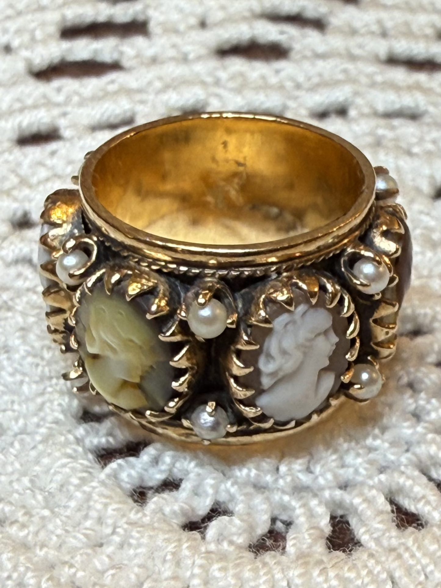 Vintage 14K Solid Gold Cameo Eternity Ring