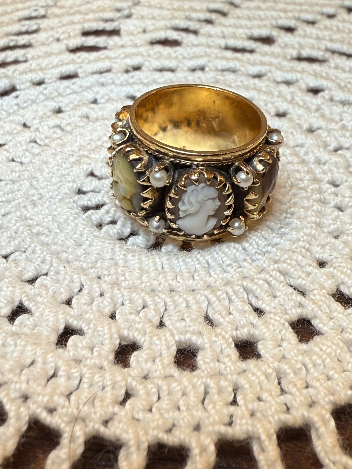 Vintage 14K Solid Gold Cameo Eternity Ring