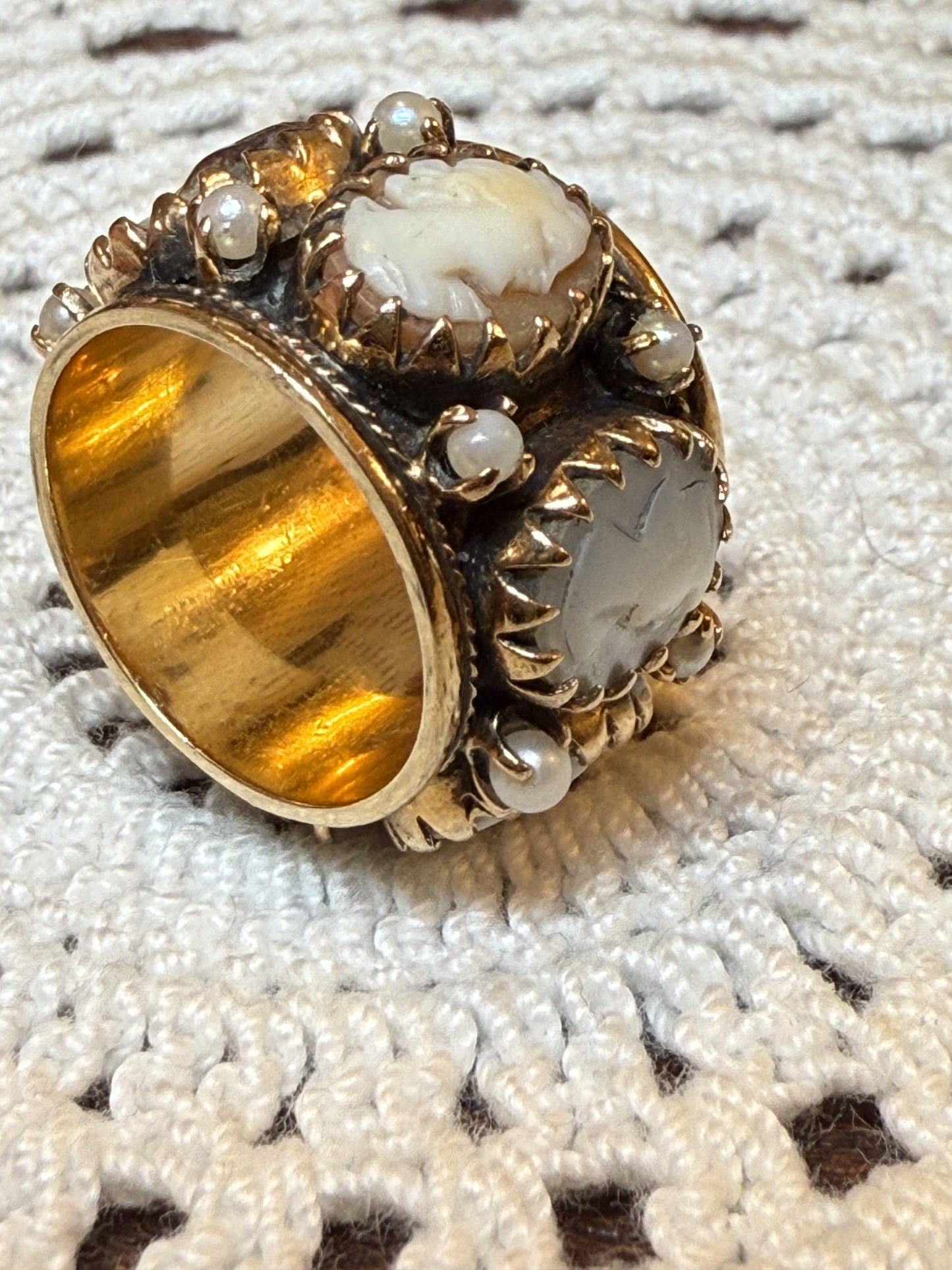 Vintage 14K Solid Gold Cameo Eternity Ring