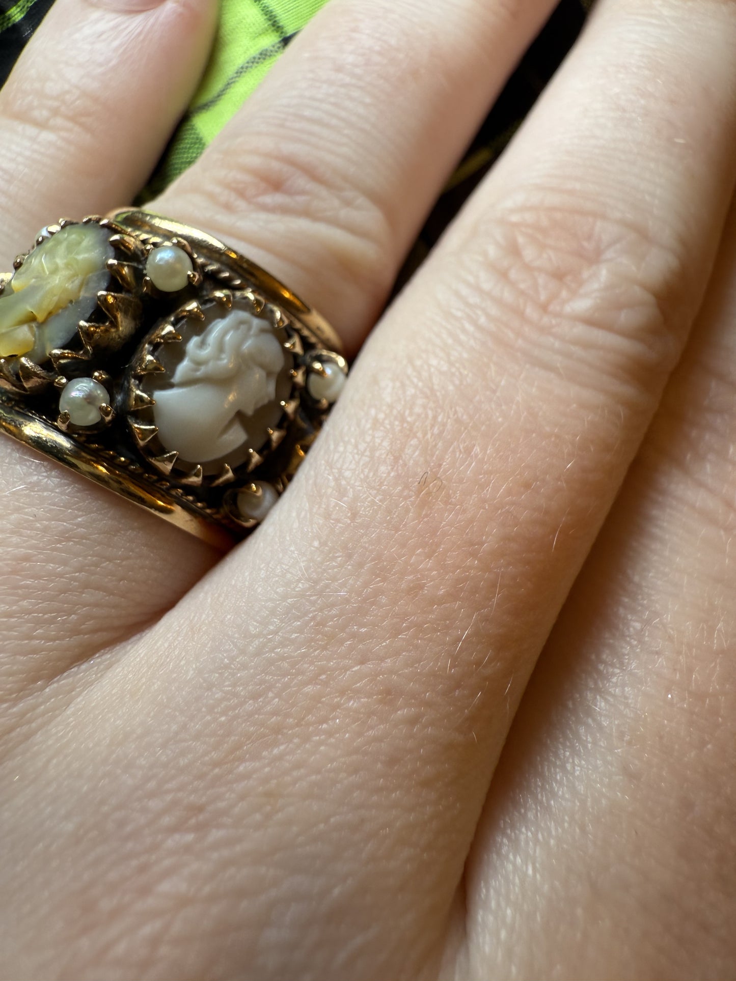 Vintage 14K Solid Gold Cameo Eternity Ring