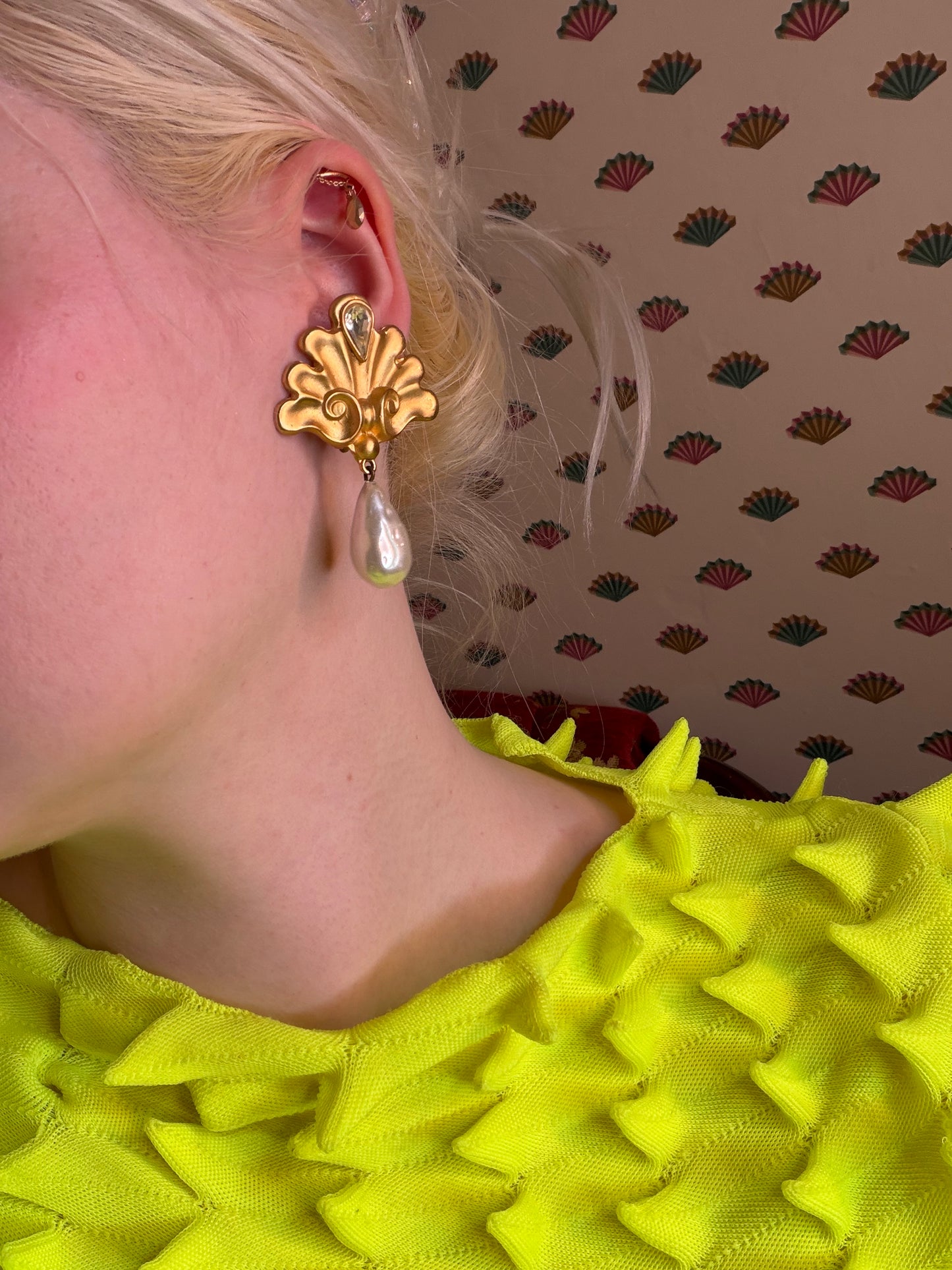 Vintage Gold Rhinestone Chunky Pearl Dangle Clip On Earrings