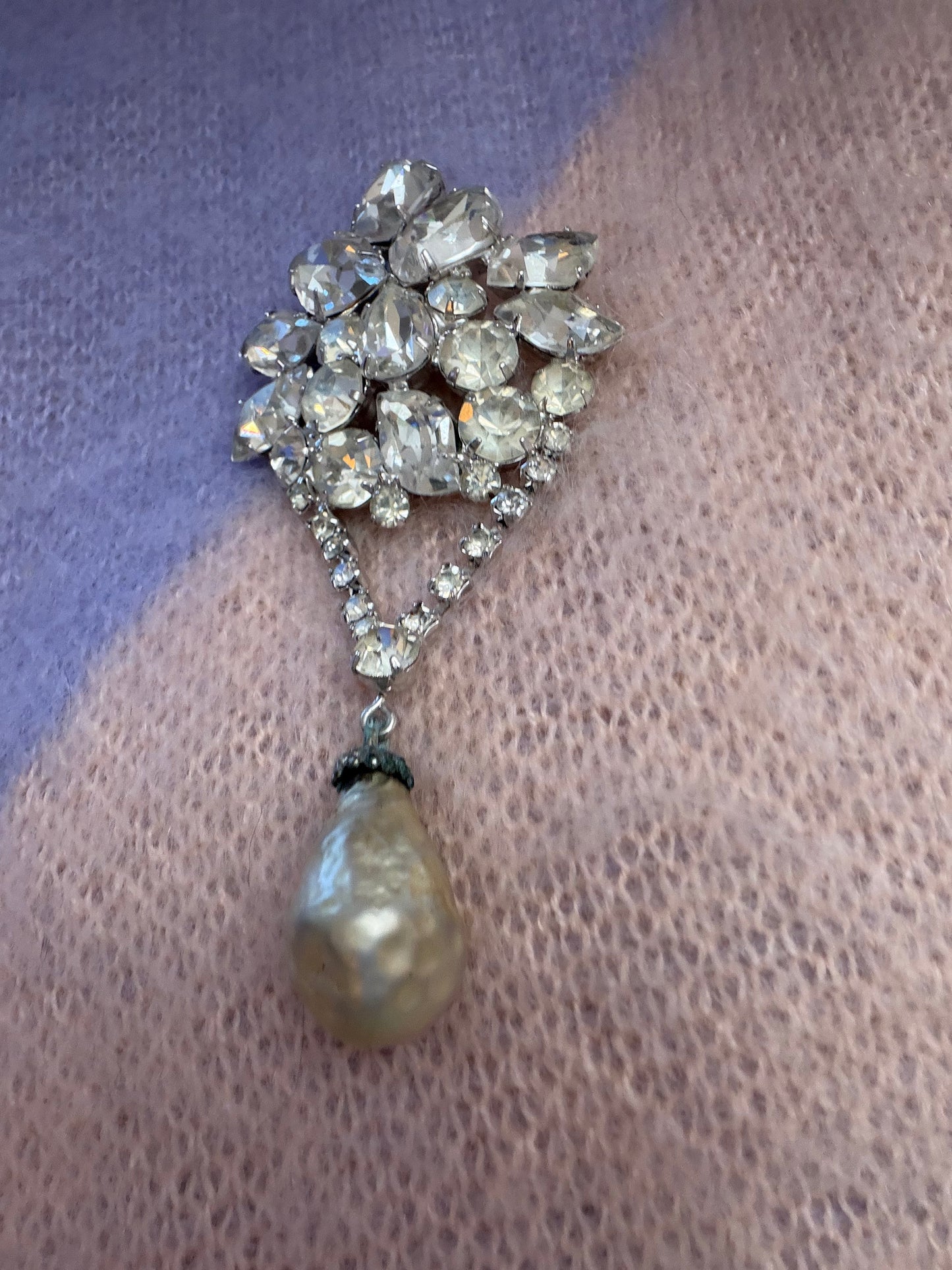 Iris Apfel's Vintage Weiss Rhinestone Pearl Brooch