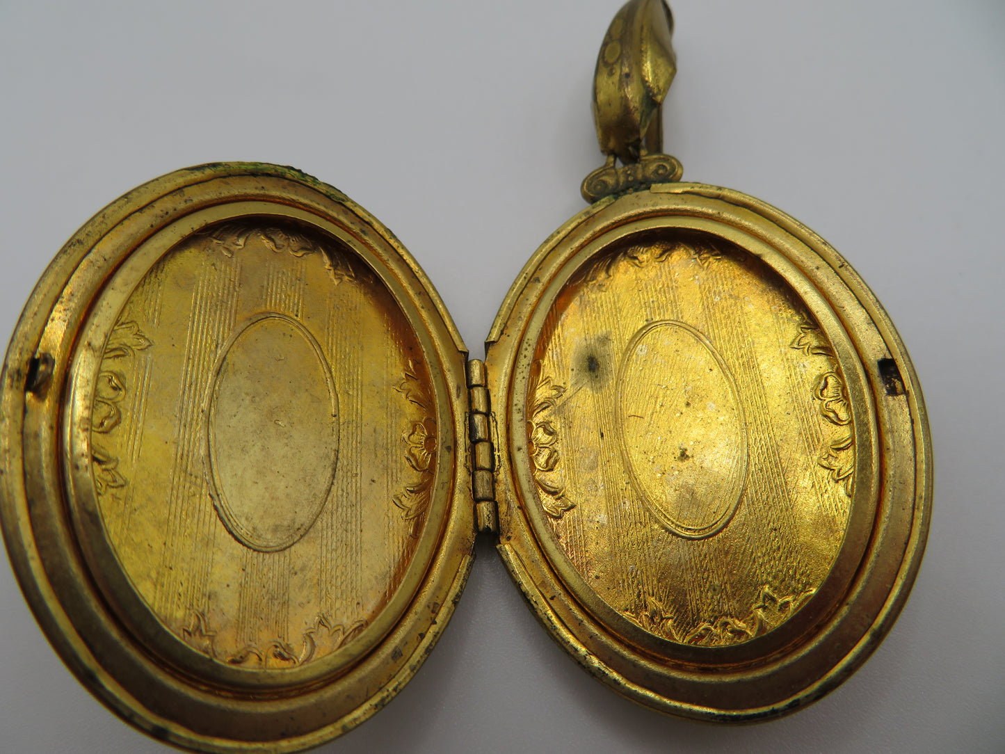Antique Large Victorian Gold Tone Seed Pearl Locket