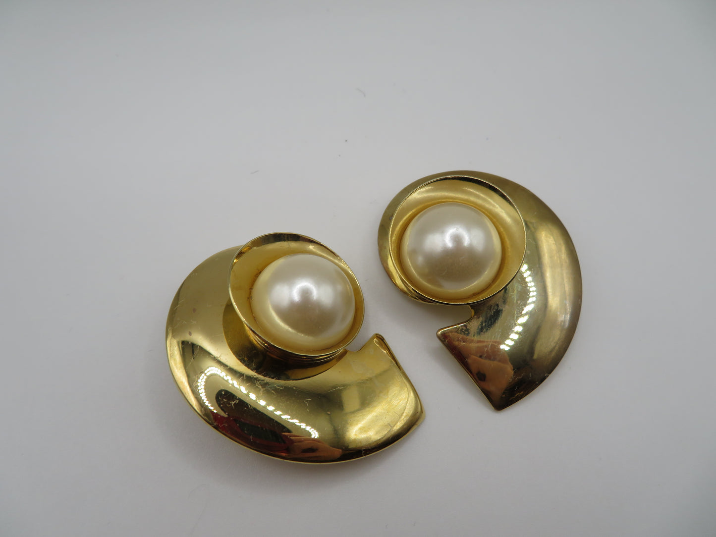 Vintage '80s Power Pearl Clip On Earrings
