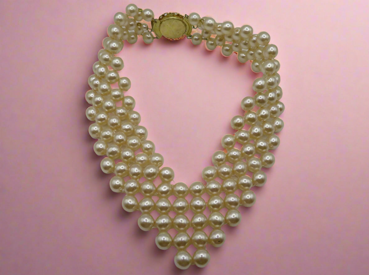 Iris Apfel's Vintage Chunky Pearl Collar Necklace