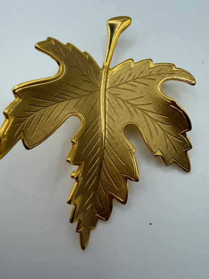 Vintage Textured Gold Maple Leaf Brooch