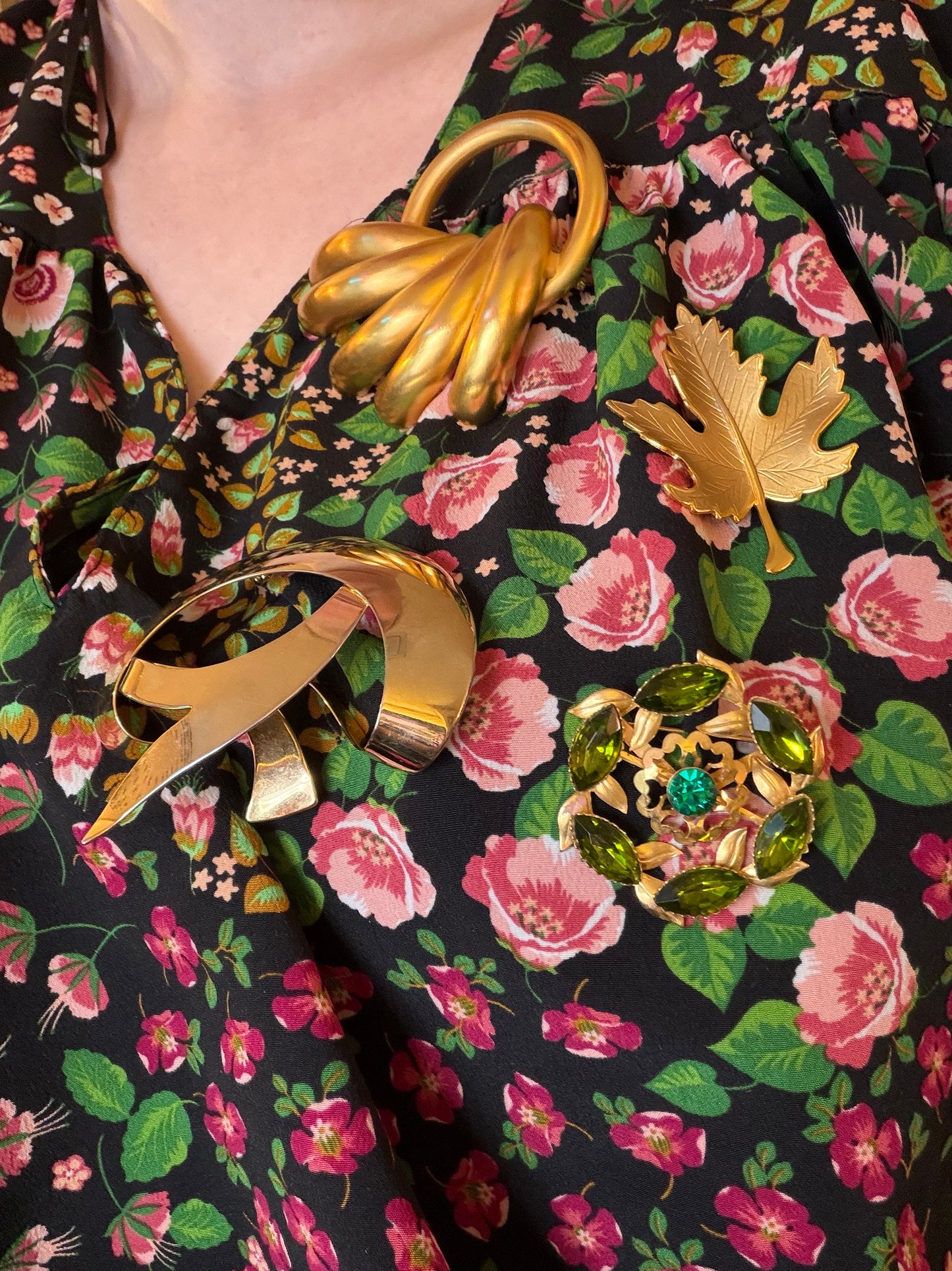 Vintage Textured Gold Maple Leaf Brooch