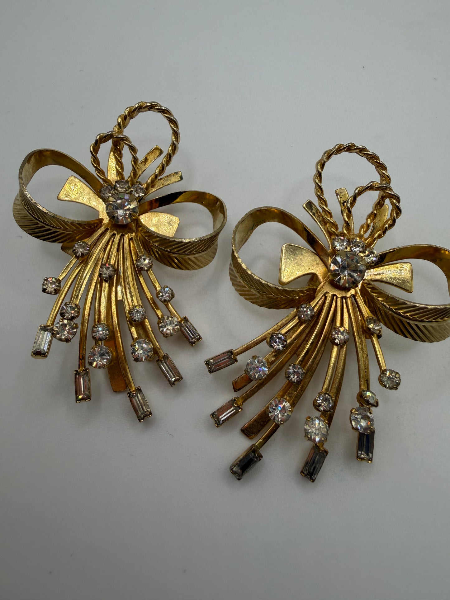 Vintage Sarah Coventry Retro Rhinestone Spray Bow Clip On Earrings