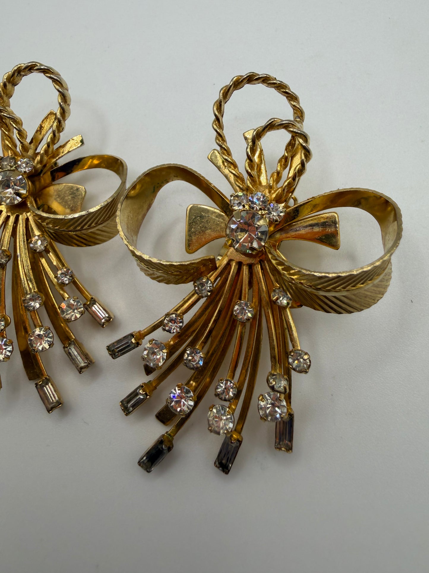 Vintage Sarah Coventry Retro Rhinestone Spray Bow Clip On Earrings