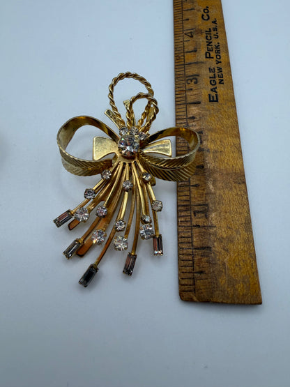 Vintage Sarah Coventry Retro Rhinestone Spray Bow Clip On Earrings