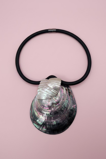 Vintage Siman Tu Abalone Shell Pendant Choker Necklace