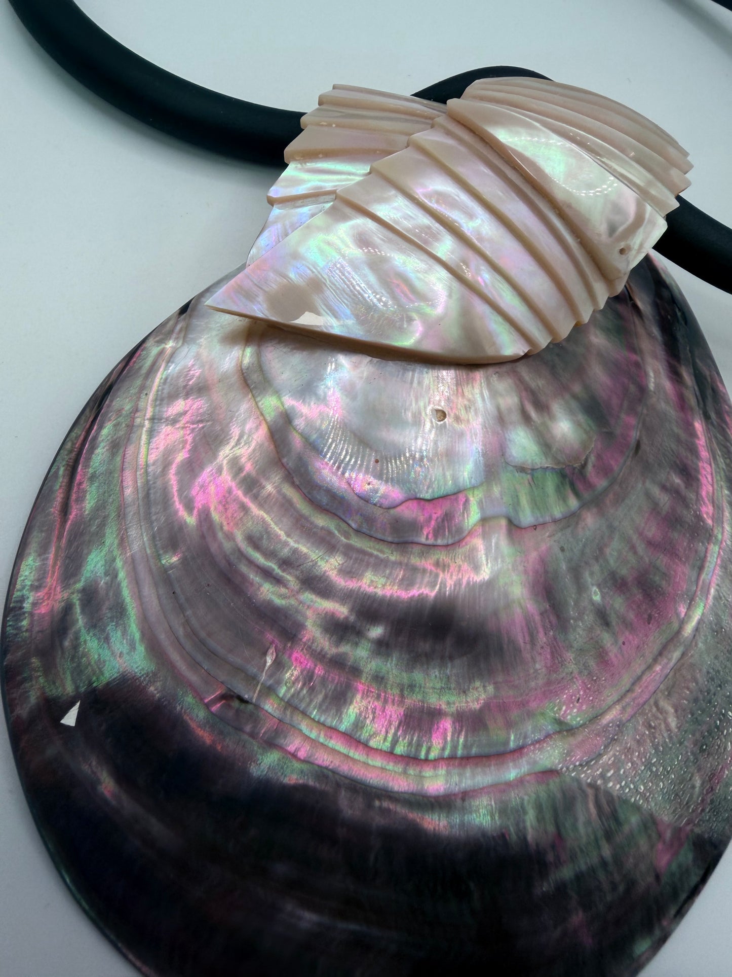 Vintage Siman Tu Abalone Shell Pendant Choker Necklace