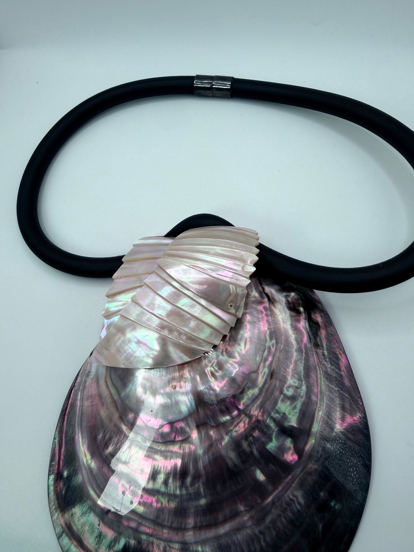 Vintage Siman Tu Abalone Shell Pendant Choker Necklace