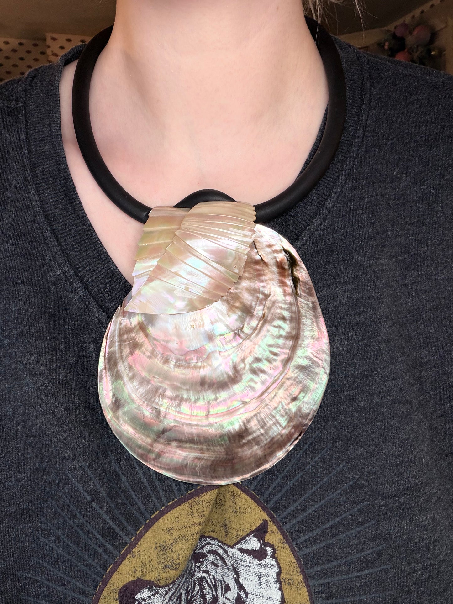 Vintage Siman Tu Abalone Shell Pendant Choker Necklace