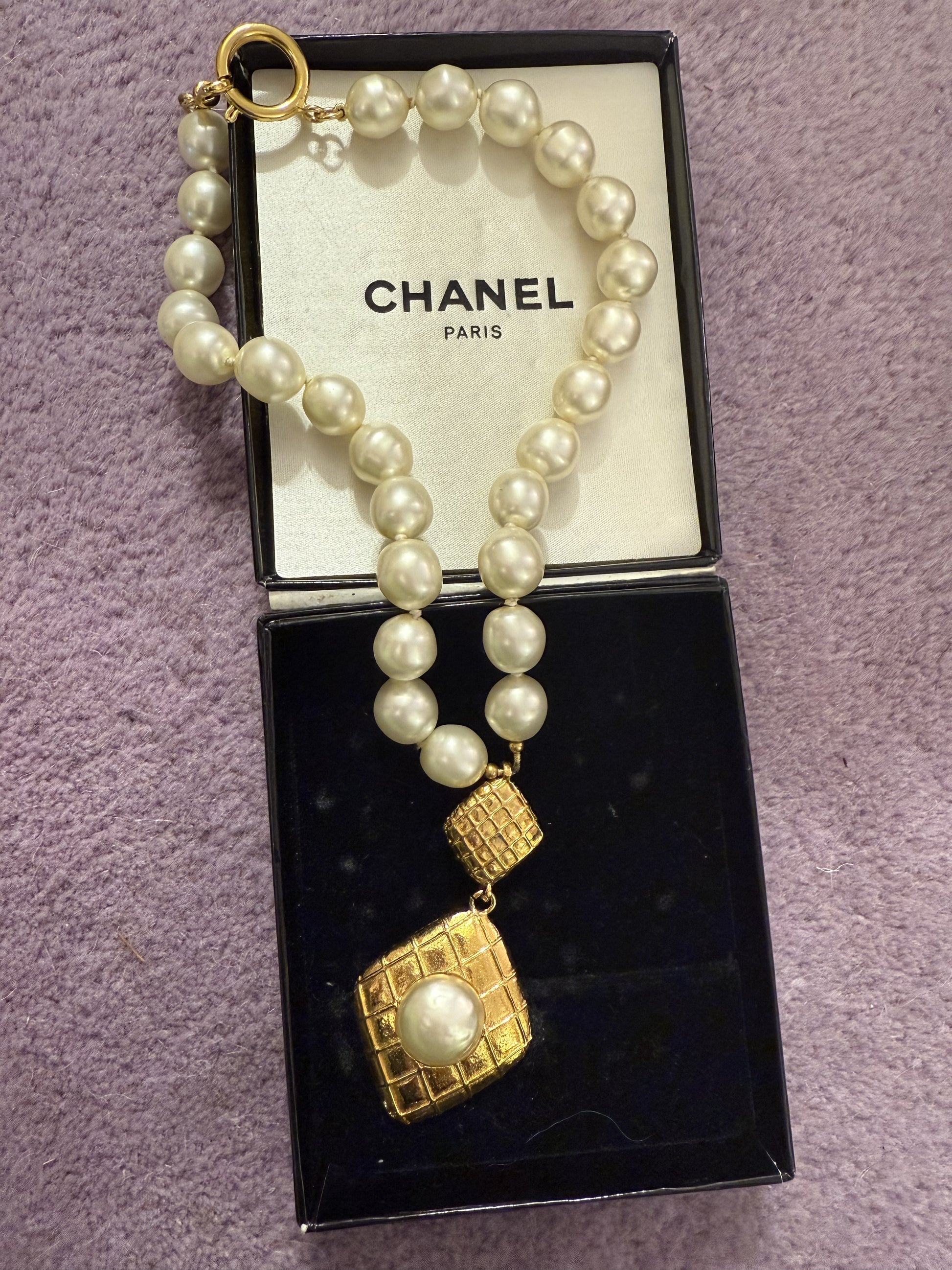 Vintage Chanel Byzantine Pearl Gold Pendant Necklace | Dollchunk