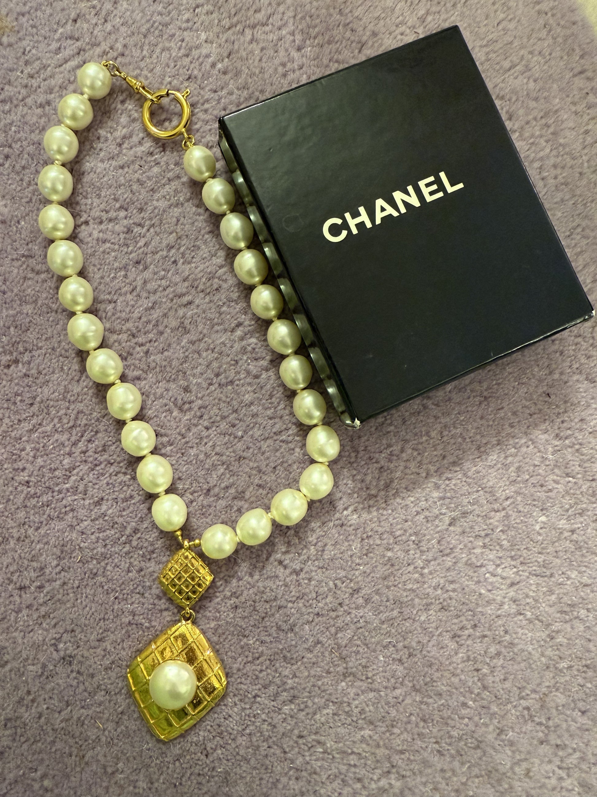 Vintage Chanel Byzantine Pearl Gold Pendant Necklace | Dollchunk