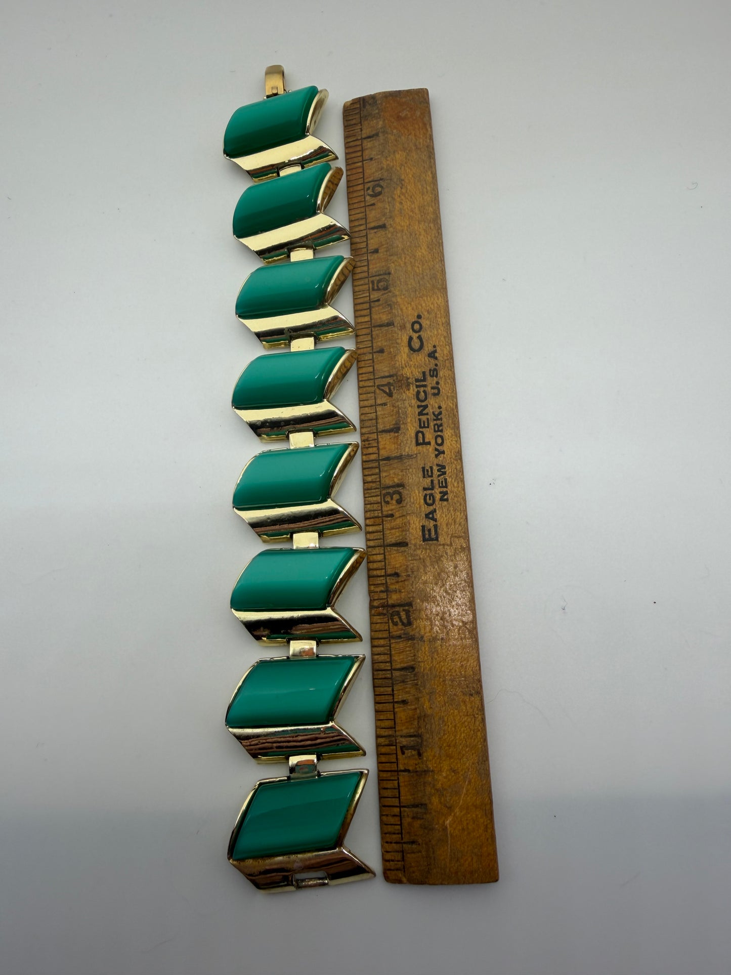 Vintage Midcentury Chunky Thermoset Emerald Hue Bracelet