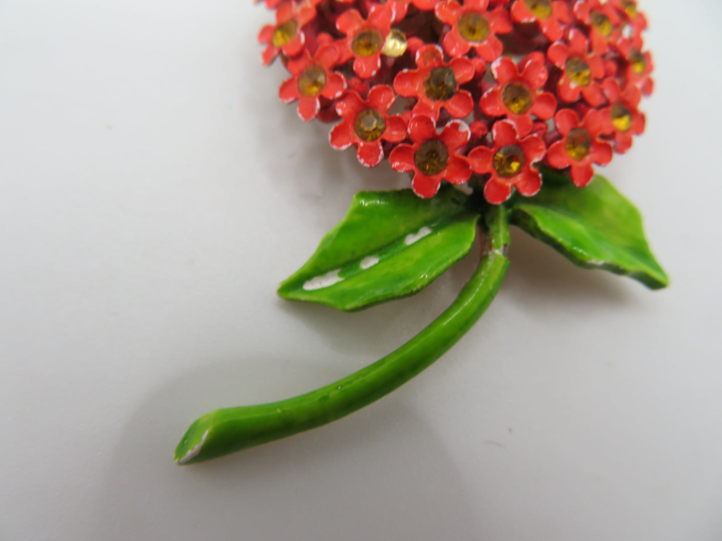 Vintage Weiss Enamel Rhinestone Flower Pin