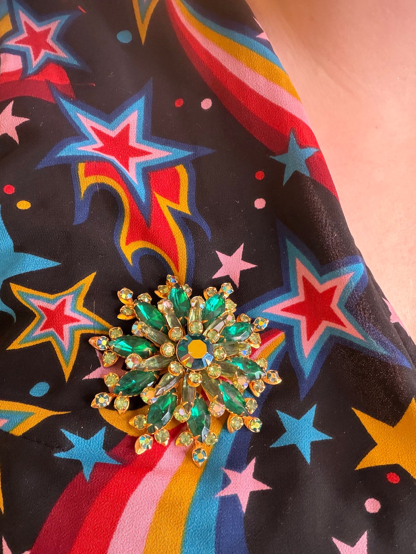 Vintage Emerald Green Midcentury Rhinestone Brooch
