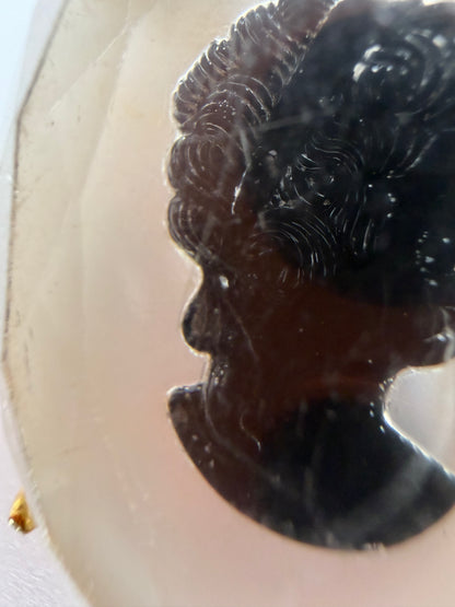 Vintage Carved Reverse Intaglio Clear Cameo Brooch