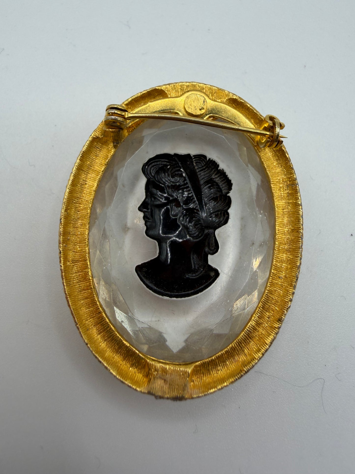 Vintage Carved Reverse Intaglio Clear Cameo Brooch