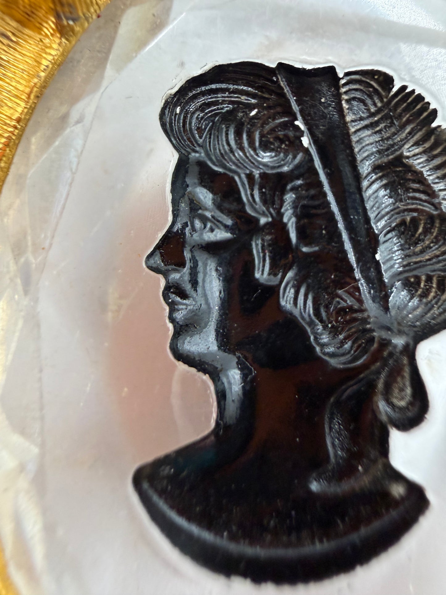 Vintage Carved Reverse Intaglio Clear Cameo Brooch