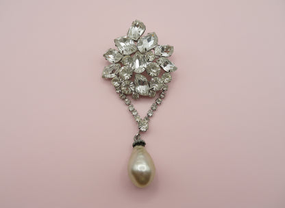 Iris Apfel's Vintage Weiss Rhinestone Pearl Brooch
