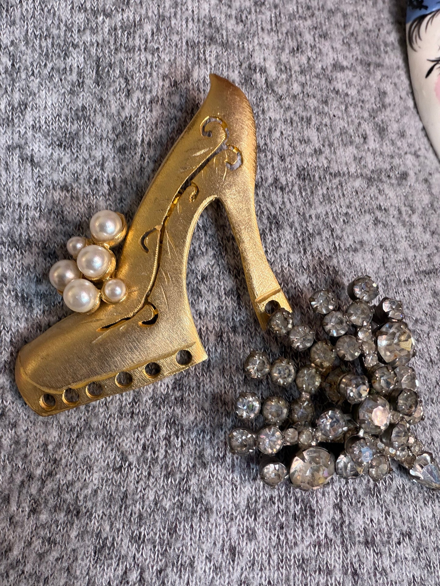 Vintage 1940s Glam Rhinestone Fan Brooch
