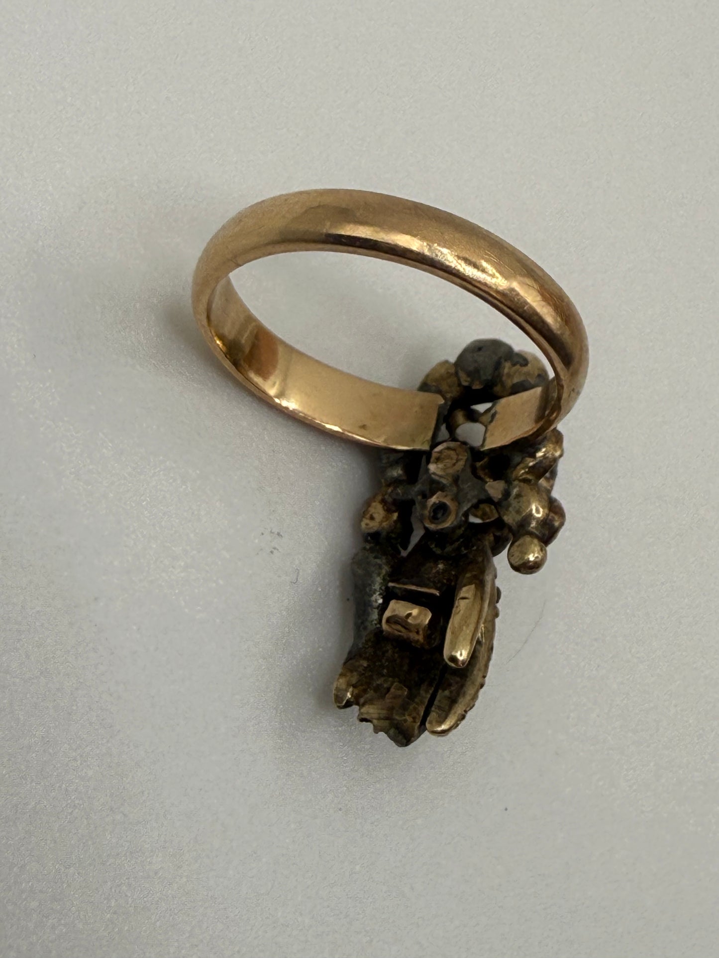 Iris Apfel's Antique 14K Diamond Hand Ring